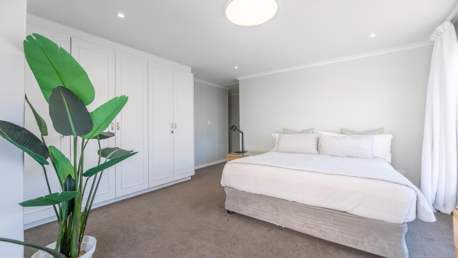 2 Bedroom Property for Sale in Sea Point Western Cape